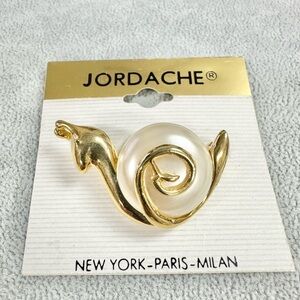 Vintage 1980's JORDACHE Faux Pearl And Gold Tone Snail Brooch